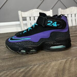 Nike Air Griffey Max 1 Purple
Venom 2014 Sz 12
